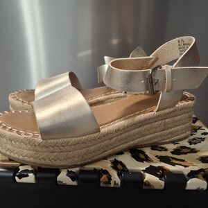 Women's Universal Thread Metallic Gold Espadrille Platform Sandals Size 6.5